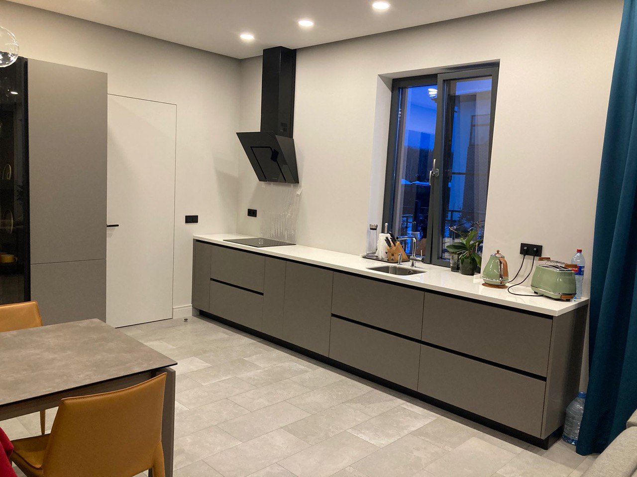 Кухня прямая с витриной на Сенной