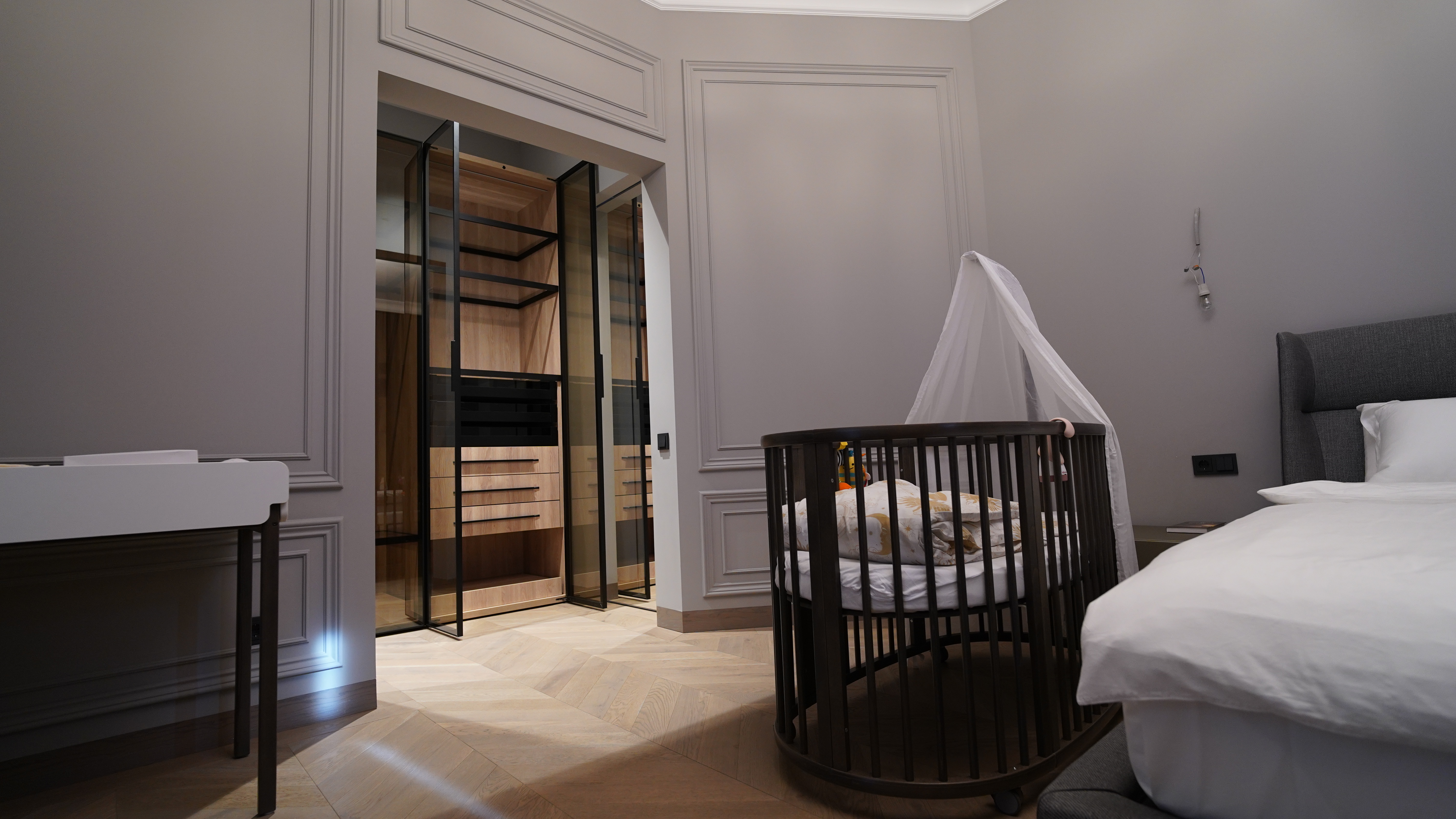 Кухня прямая с витриной на Сенной